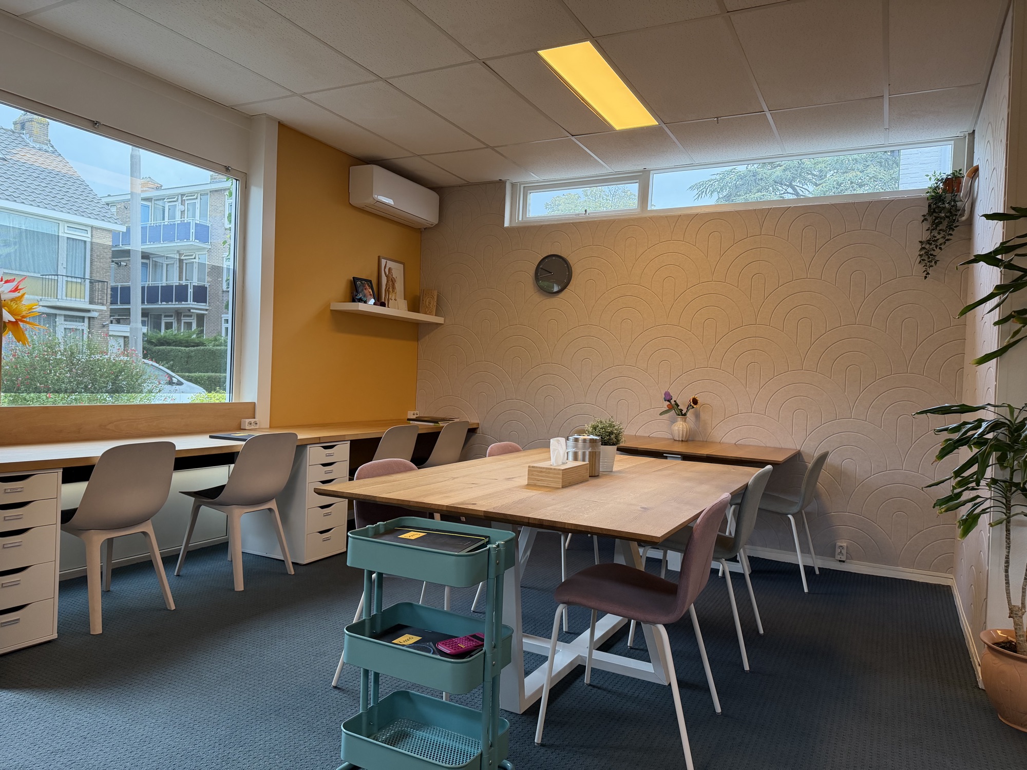 Werkruimte met eigen werkplekken voor huiswerkbegeleiding en onderwijs bij Quadraat Zoetermeer
